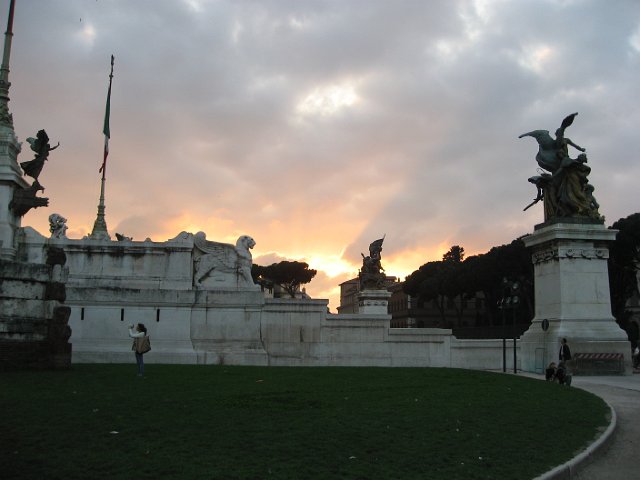 Victor Emanuel II Monument-01.JPG